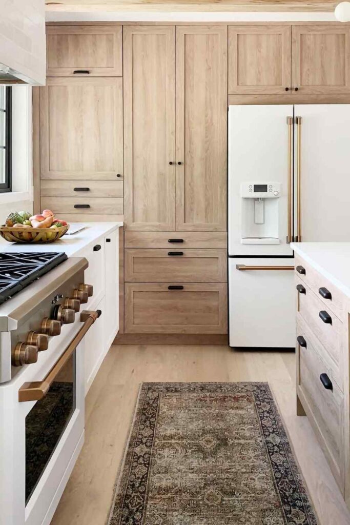 Two-Tone Cabinets: Play It Cool Without Going Crazy